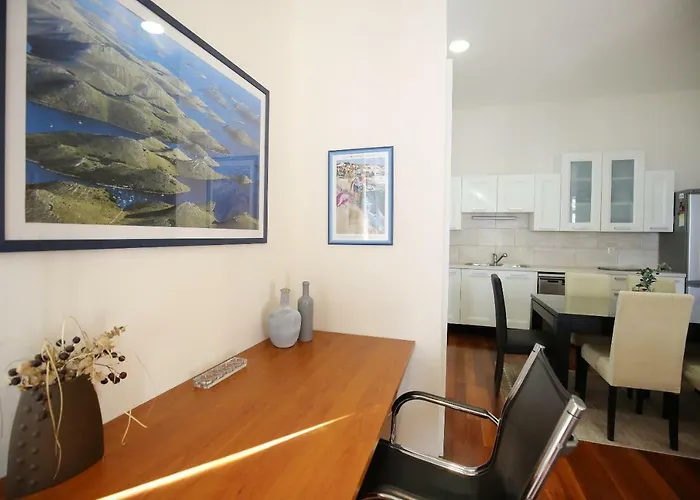 公寓 Seafront - Directly At The 扎达尔