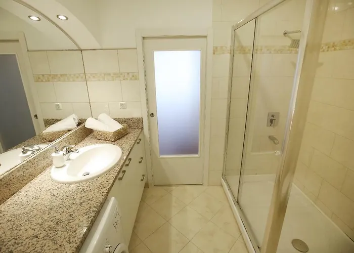 Seafront - Directly At The * 扎达尔