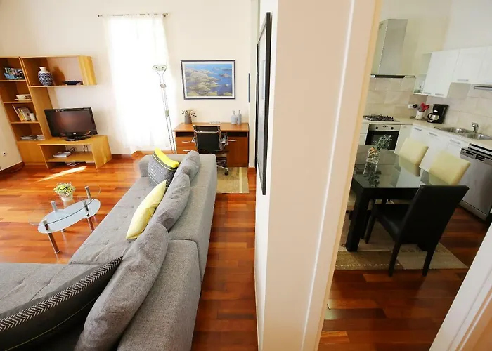 Seafront - Directly At The * 扎达尔