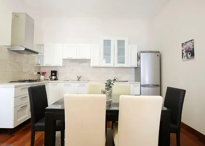 公寓 Seafront - Directly At The *