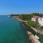 公寓 Seafront - Directly At The 扎达尔